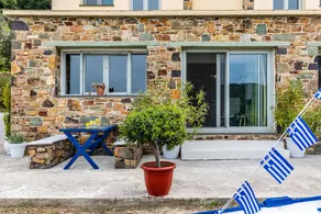Charming 1-bed House in Stafylos - Image 2