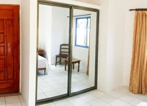Vicky's Holiday Apartments - Image 1