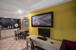 Howard Johnson by Wyndham Atlanta College Park - Image 3