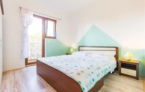Beautiful Home in Krnica With Wifi and 3 Bedrooms - Image 4