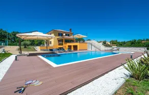 Stunning Home in Sumber with Outdoor Swimming Pool, Hot Tub & 3 Bedrooms - Image 3