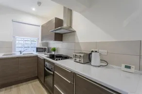 43 Knight Street Apartments - Image 4