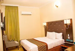 Lakeem Suites Agboyin Surulere - Image 3