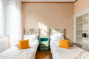 Elisabeth in Villa with Private Parking - Image 5