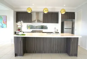 Luxury waterfront Villa in Sanctuary Lakes - Image 2