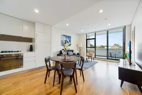 Modern Apartment Next to Largest Shopping Centre - Image 4