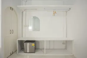 Young Money Hostel - Image 2
