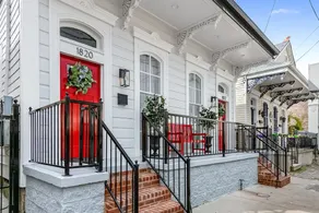 Hosteeva 3BR Steps to St. Charles Ave - Image 4