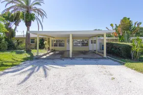 Pet-friendly 2br W/ Dock On Bay 2 Bedroom Home - Image 3