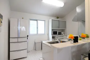 909 House - Image 2