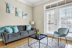 FRONTDESK Calais Midtown Apts Houston - Image 5