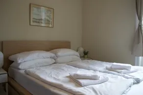 Bright 3 Bedroom Apartment in Bonnington - Image 2