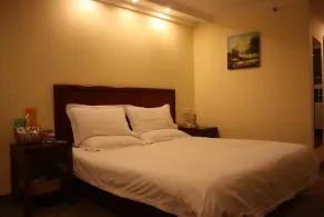 GEM Hotel Wuning Road Zhenping Road Metro Station - Image 4