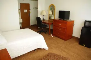 Clive Hotel & Suites - Image 5
