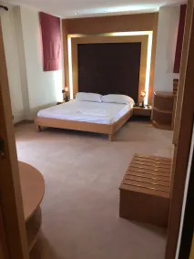 Icon Hotel - Image 2