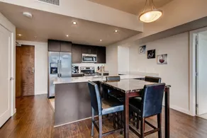 Highrise 2 BR Prime Spectacular Views - Image 4