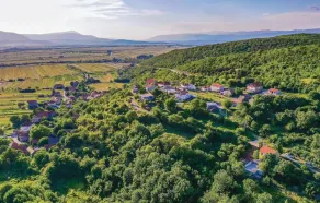 Beautiful Home in Trilj With 2 Bedrooms, Wifi and Outdoor Swimming Pool - Image 2