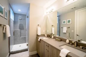 Mile High Lifestyle Townhome in Golden Triangle Rooftop Views - Image 4
