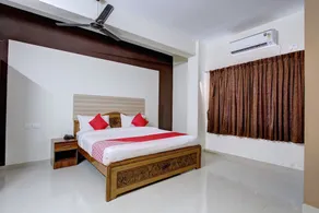 OYO 44203 Sri Manis Residency - Image 2