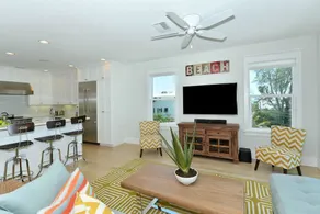 Direct Beach View - Image 3