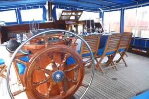 Boat and Breakfast - Image 3