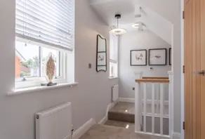 Chic Luxurious Townhouse - Central Marlow - Image 3
