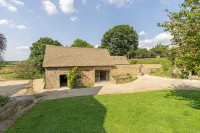 Altido Modern Countryside Estate W/ Lakes Between Chipping Norton And Soho Farmhouse - Image 2