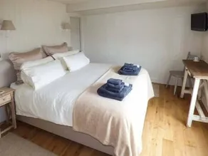 The Den - Image 4