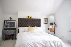 Bright Home in Stoke Newington - Image 3