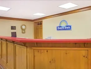 Days Inn by Wyndham Auburn - Image 2