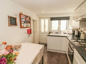 2 Rock Cottage - Image 3