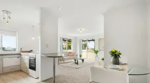 Bright 2 Bedroom Apartment Near Optus Stadium - Image 3