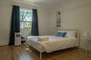 Bright Apartment Near St. Clair W Station - Image 2