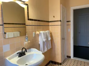 Spacious Luxury Home 5 min to Detroit Golf Club - Image 5