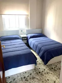 Agréable appartement avec internet haut débit et terrasse | Vue ville - Image 4