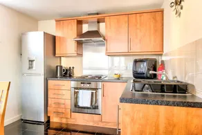 Cosy Apartment with Balcony, Close to City Centre - Image 5
