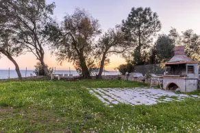Sunny Summer Retreat - Perfect Location - Image 4
