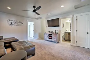Luxurious End Unit W/ Pool, Hot Tub & Firepit 3 Bedroom Condo - Image 2