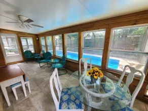 Tiki Beach Queen 3 Bedroom Home by Redawning - Image 4
