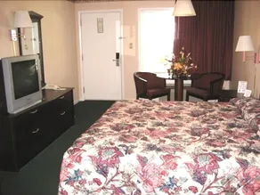 Yorktown Motor Lodge - Image 5