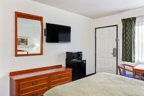 Travelodge by Wyndham Hollywood Vermont Sunset - Image 3