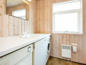 Spacious Holiday Home in Hornbæk on Large Plot - Image 3