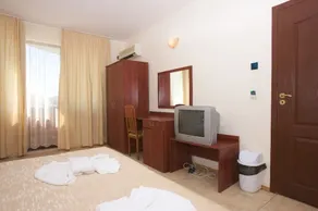 Yalta Hotel - Image 2
