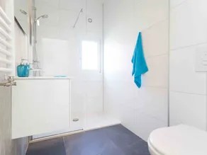 Modern Chalet With Dishwasher, Only 18 km. From Rotterdam - Image 2
