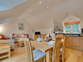 Contemporary Holiday Home in Little Petherick With Terrace - Image 4