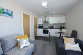 Skinner Lane Apartments - Image 2