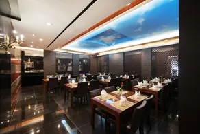 OYO 13311 The White Feather Hotel - Image 1