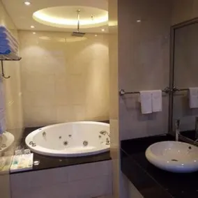 Lijing Holiday Hotel - Image 3