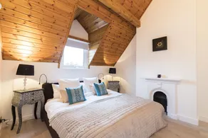 JOIVY Dazzling 2BR flat near by East Putney station - Image 3