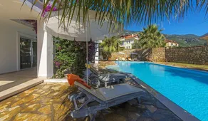 Fours Seasons Villa 7 - Image 5